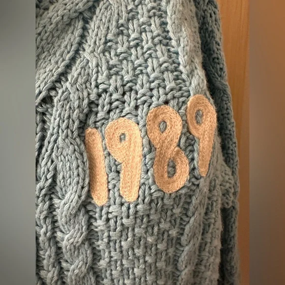 👑 Taylor Swift 1989 (Taylor’s Version) Blue Seagull Cardigan – XS/S - Picture 4 of 8
